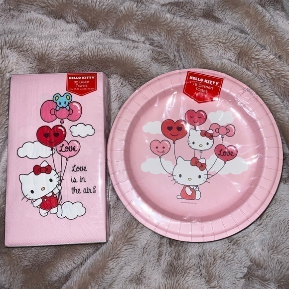 Hello Kitty valentine plates and napkins set - Picture 3 of 3